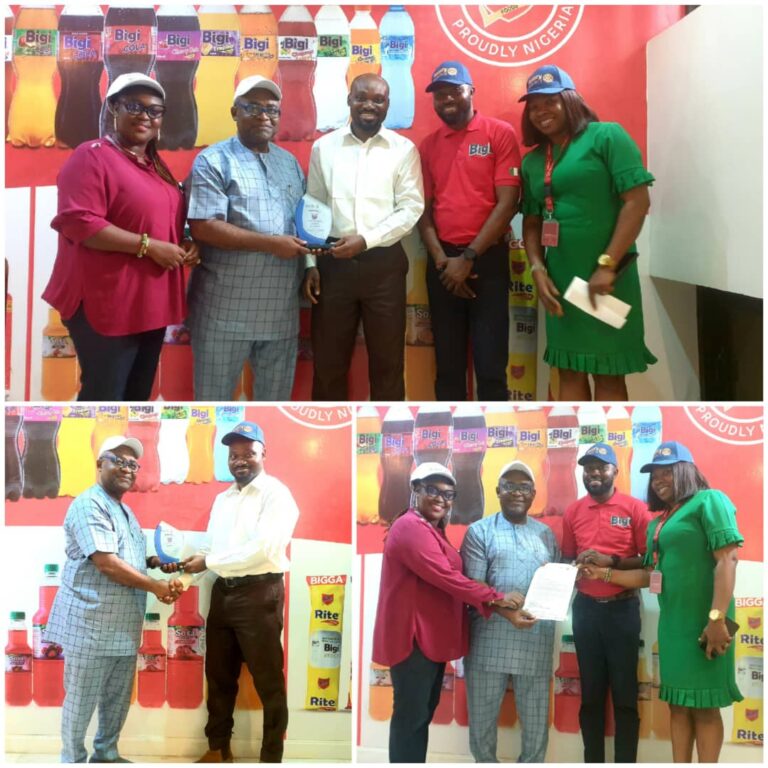 The visit to Rite Foods Ltd to present them with our appreciation letter and plaque. Thanks to Rtn. Dr Adebukunola Soile-Balogun for her company.